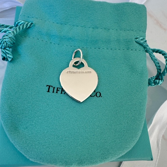 Tiffany & Co. Pink Splash heart charm - Picture 2 of 3